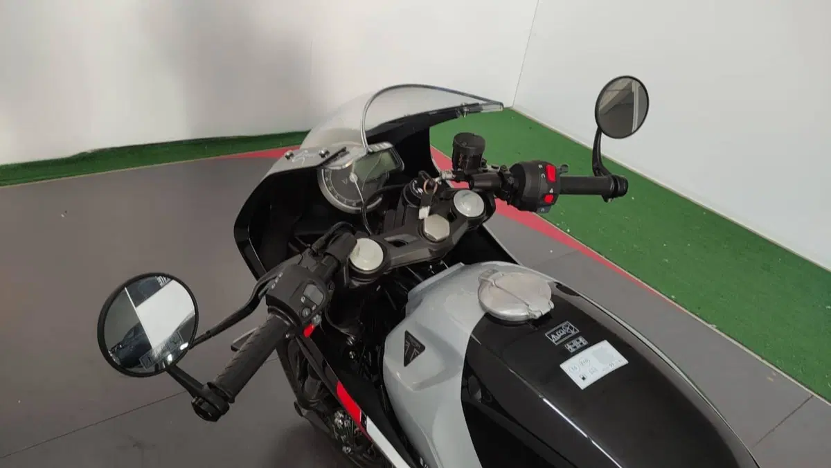 Triumph Thruxton 400 (2026) (10)