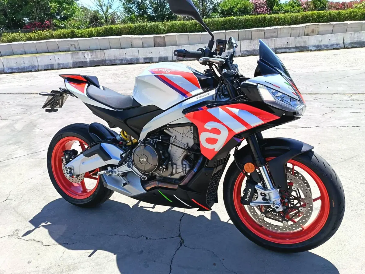 Aprilia Tuono 660 Factory (2022 - 24) (2)