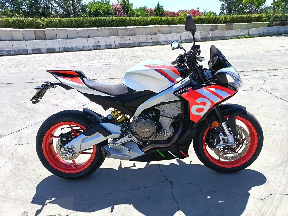 Aprilia Tuono 660 Factory (2022 - 24) (4)
