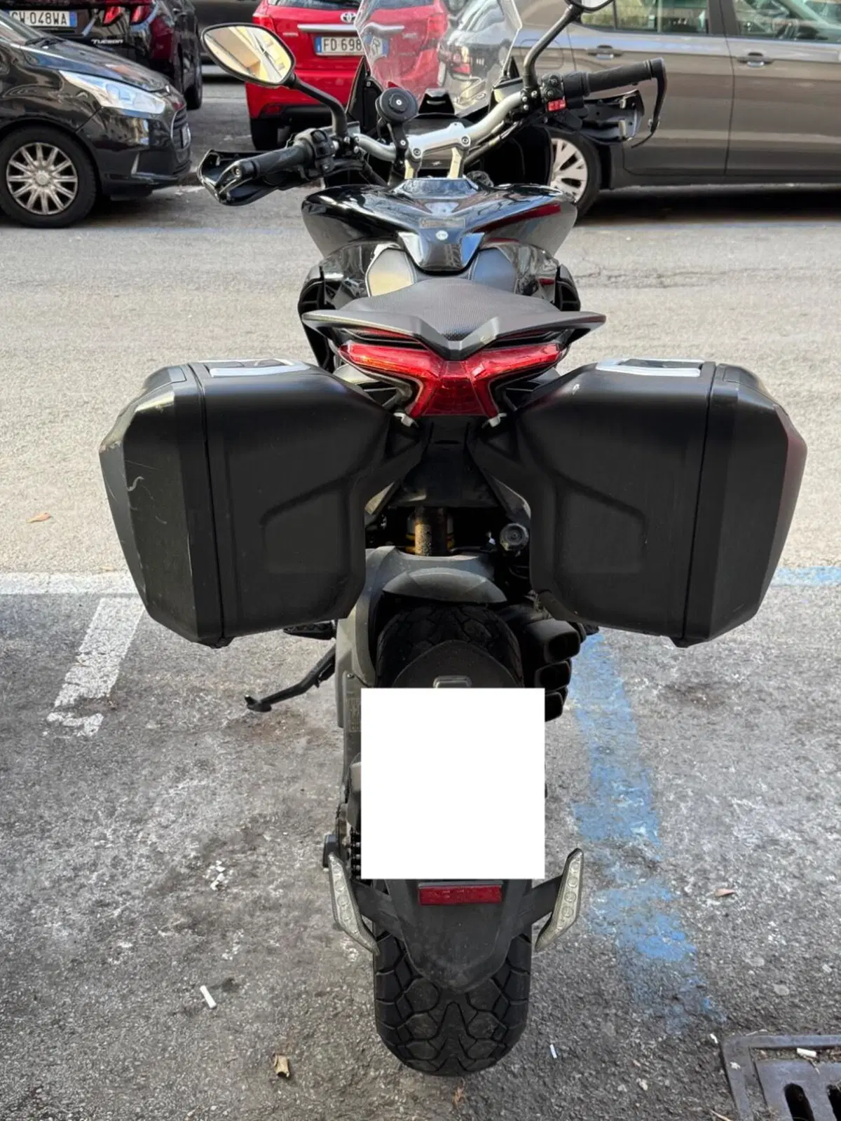 MV Agusta Turismo Veloce 800 Lusso SCS (2021 - 26) (2)