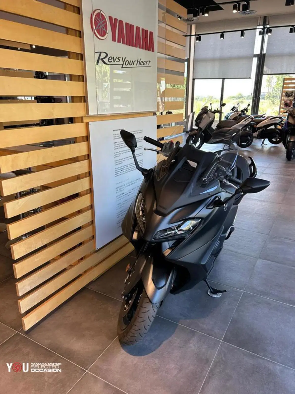 Yamaha T-Max 560 (2022 - 24) (4)