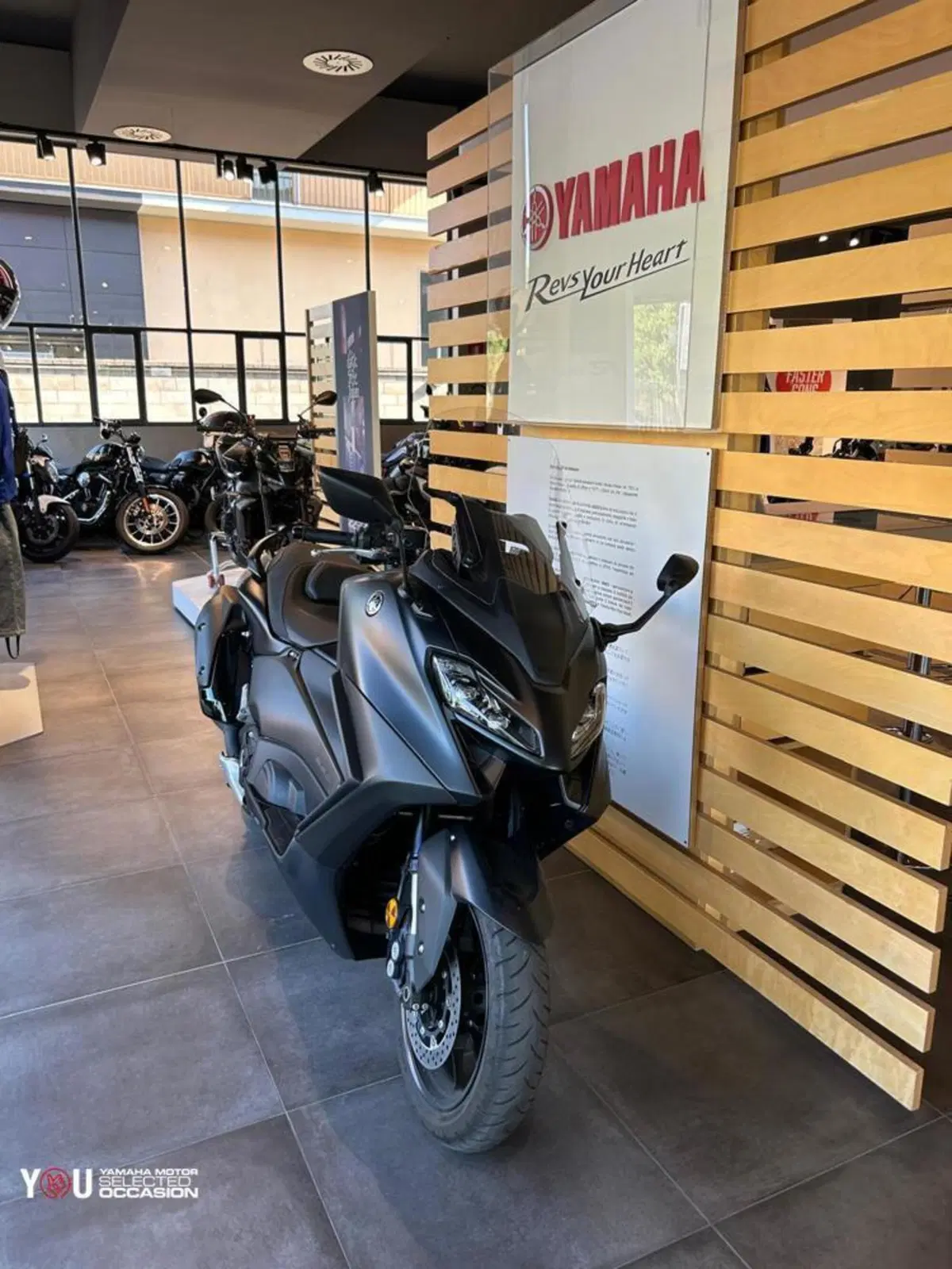 Yamaha T-Max 560 (2022 - 24) (3)