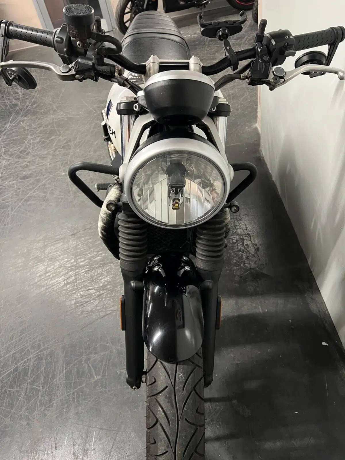 Triumph Street Twin 900 (2017 - 18) (3)