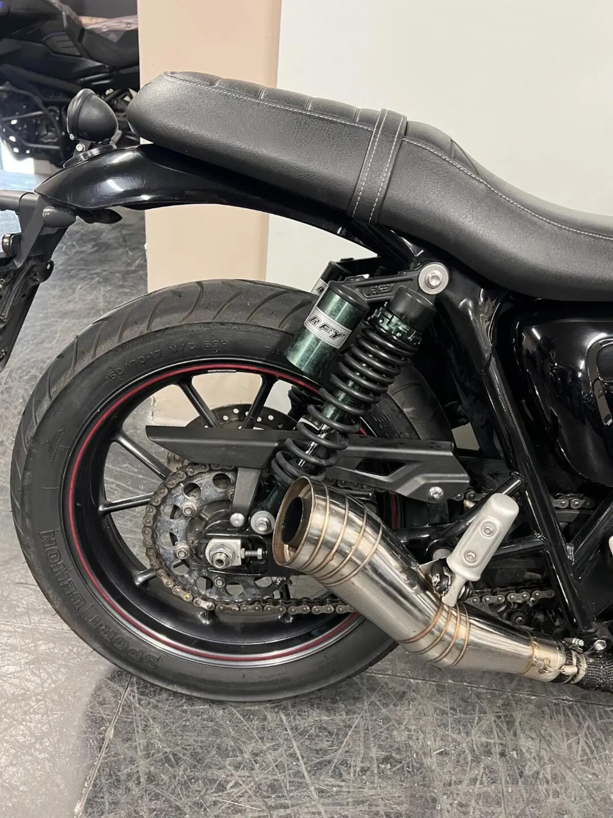 Triumph Street Twin 900 (2017 - 18) (5)
