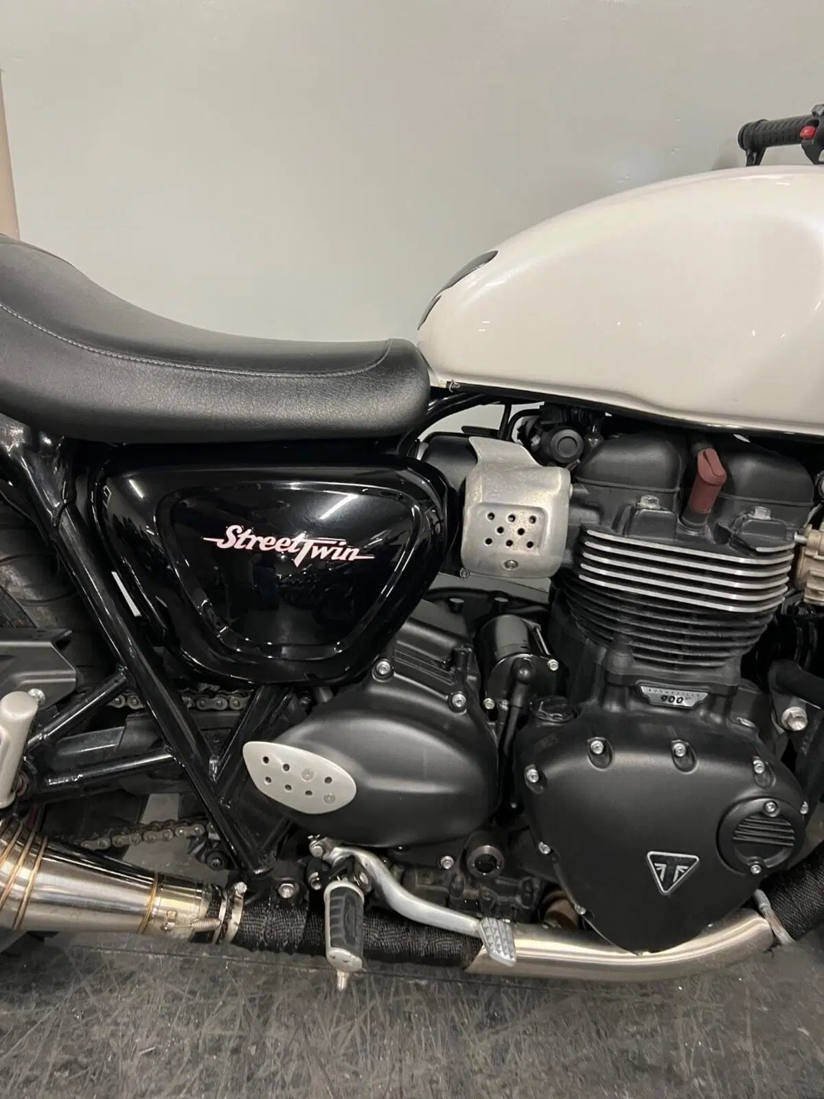 Triumph Street Twin 900 (2017 - 18) (6)