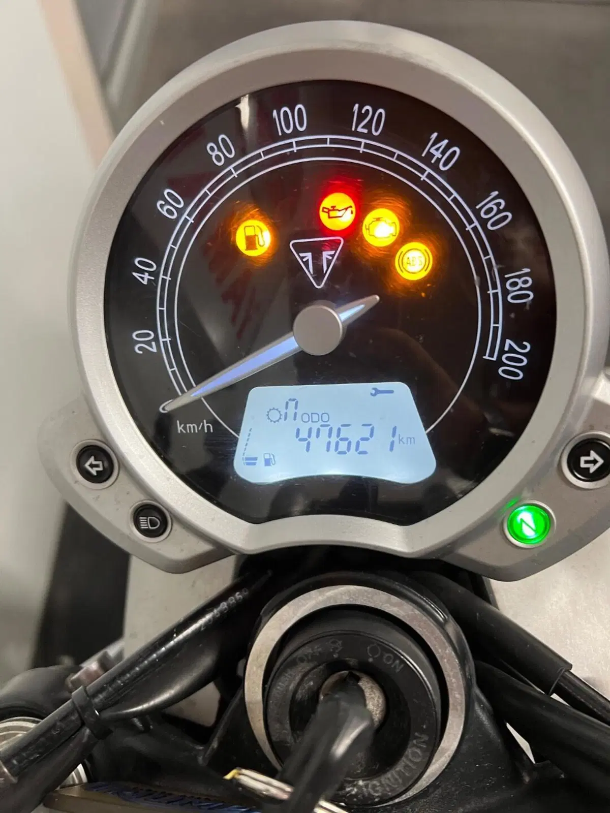 Triumph Street Twin 900 (2017 - 18) (10)