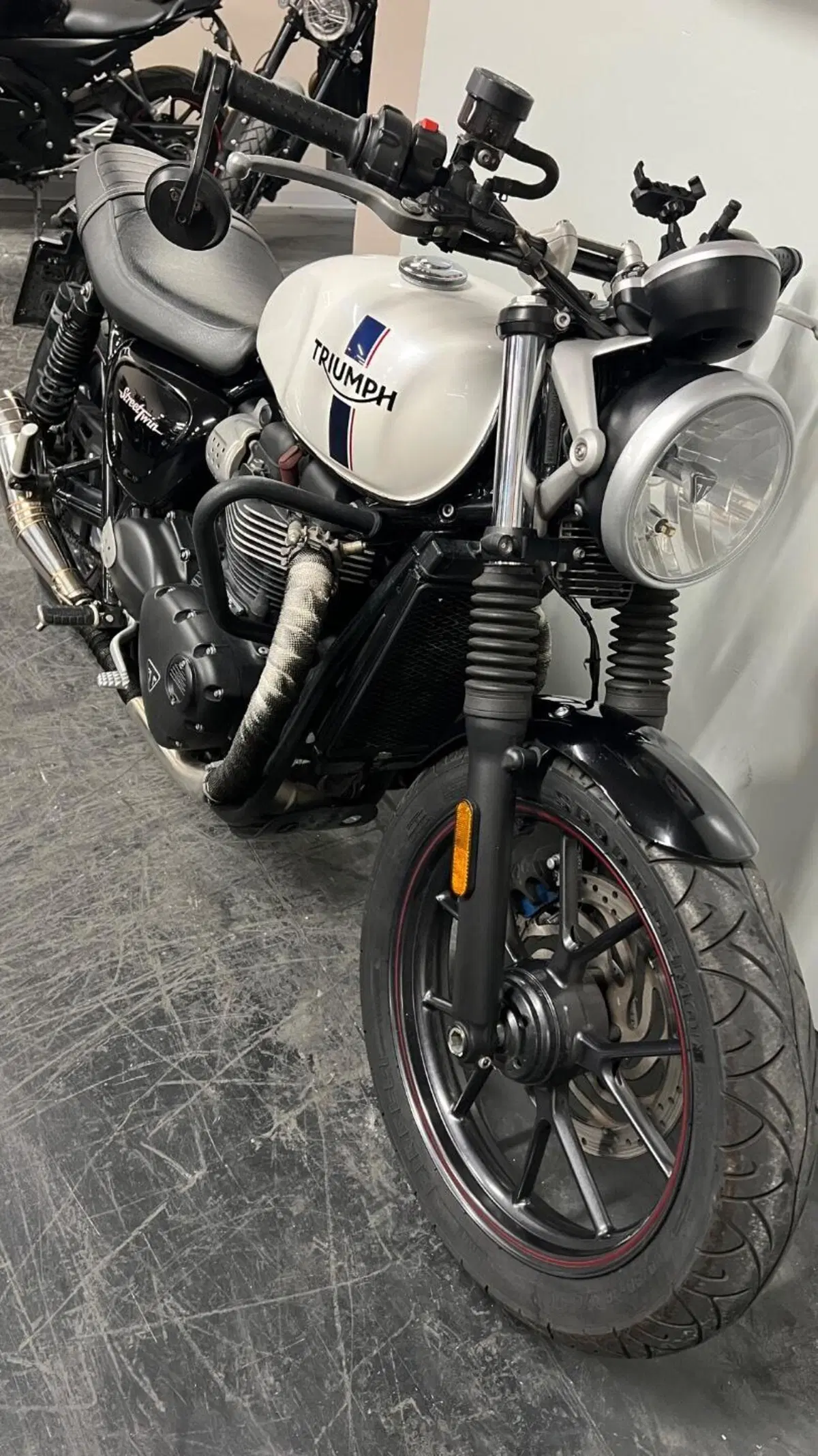 Triumph Street Twin 900 (2017 - 18) (11)