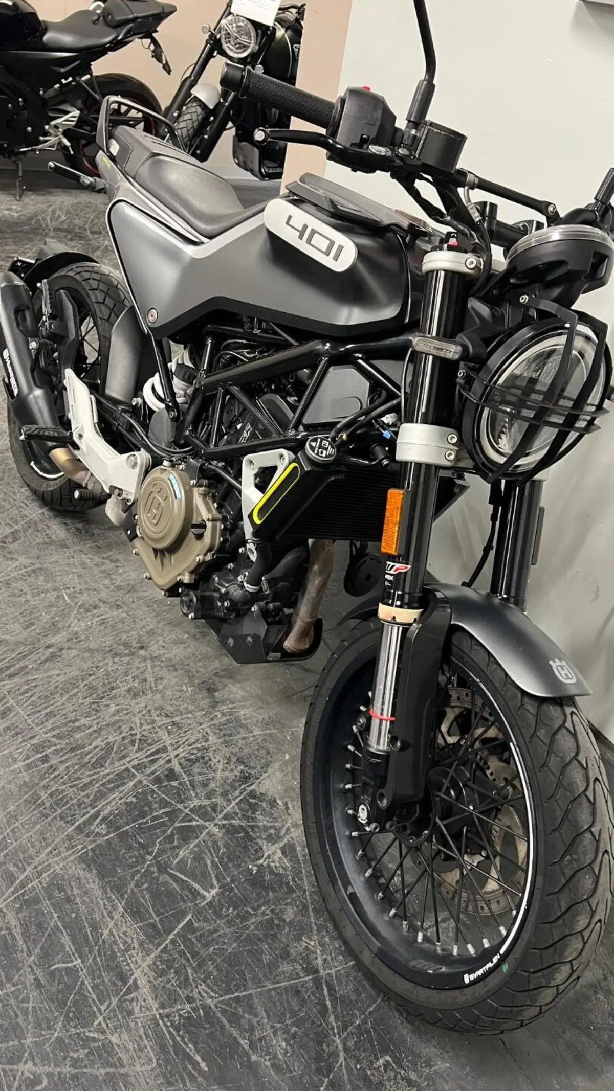 Husqvarna Svartpilen 401 (2020) (11)