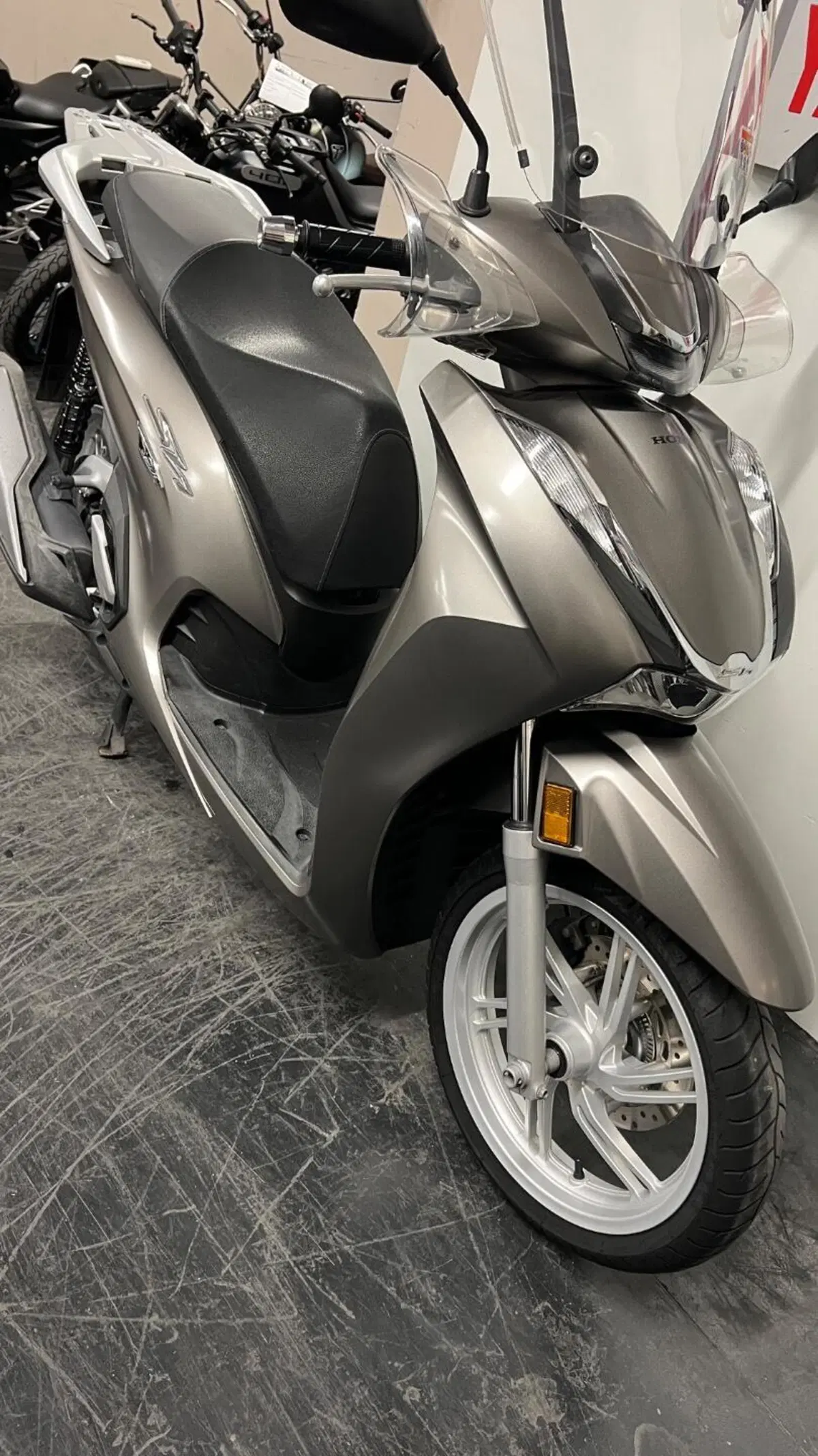 Honda SH 350 (2021 - 24) (10)