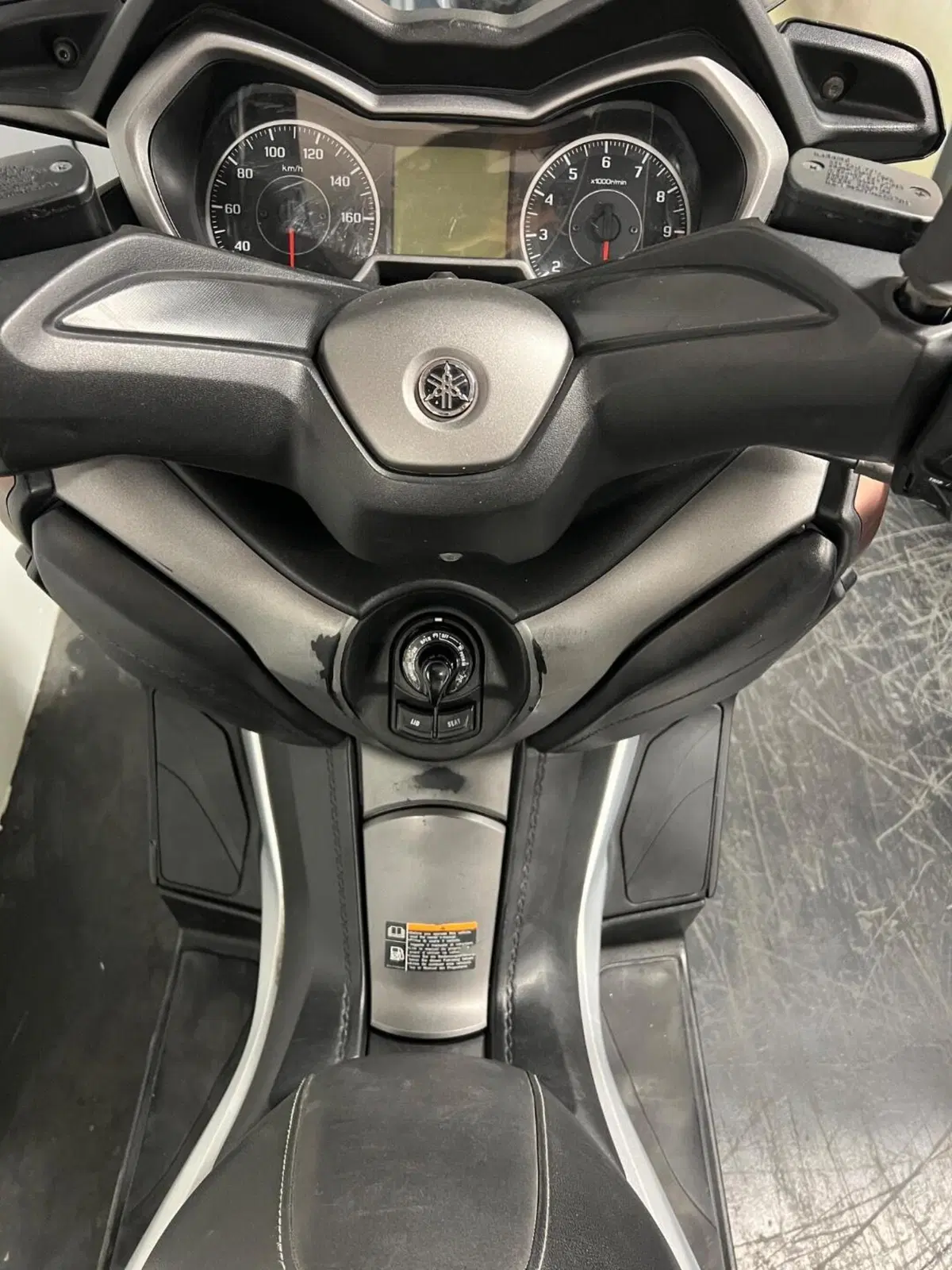 Yamaha X-Max 300 ABS (2017 - 20) (8)