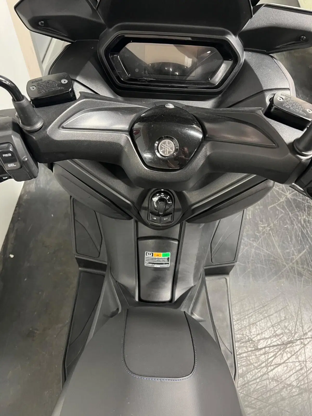 Yamaha X-Max 300 (2021 - 24) (8)