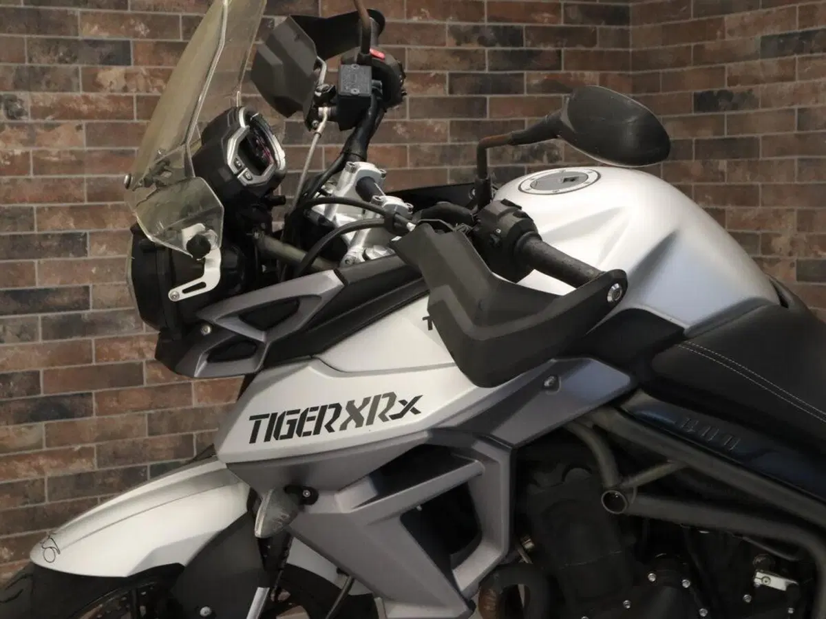 Triumph Tiger 800 XRx (2015 - 17) (10)