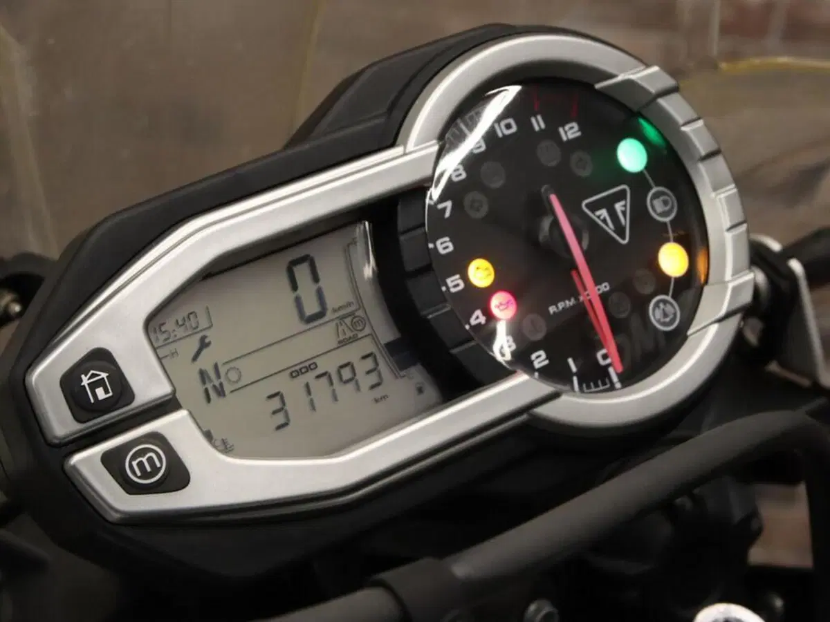 Triumph Tiger 800 XRx (2015 - 17) (14)