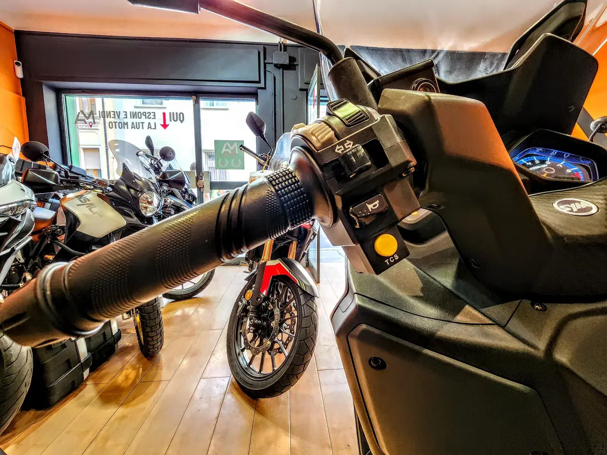 Sym Joymax 300 Z+ (2021 - 24) (15)