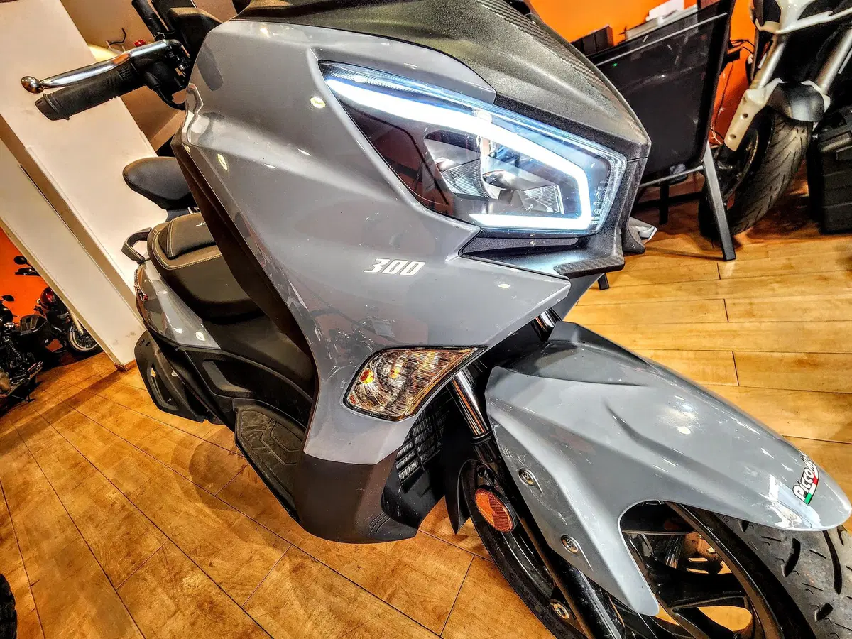 Sym Joymax 300 Z+ (2021 - 24) (18)