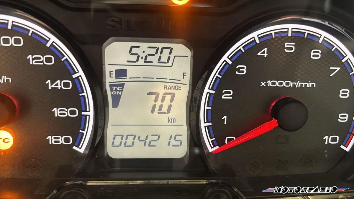 Suzuki Burgman 400 (2025 - 26) (5)