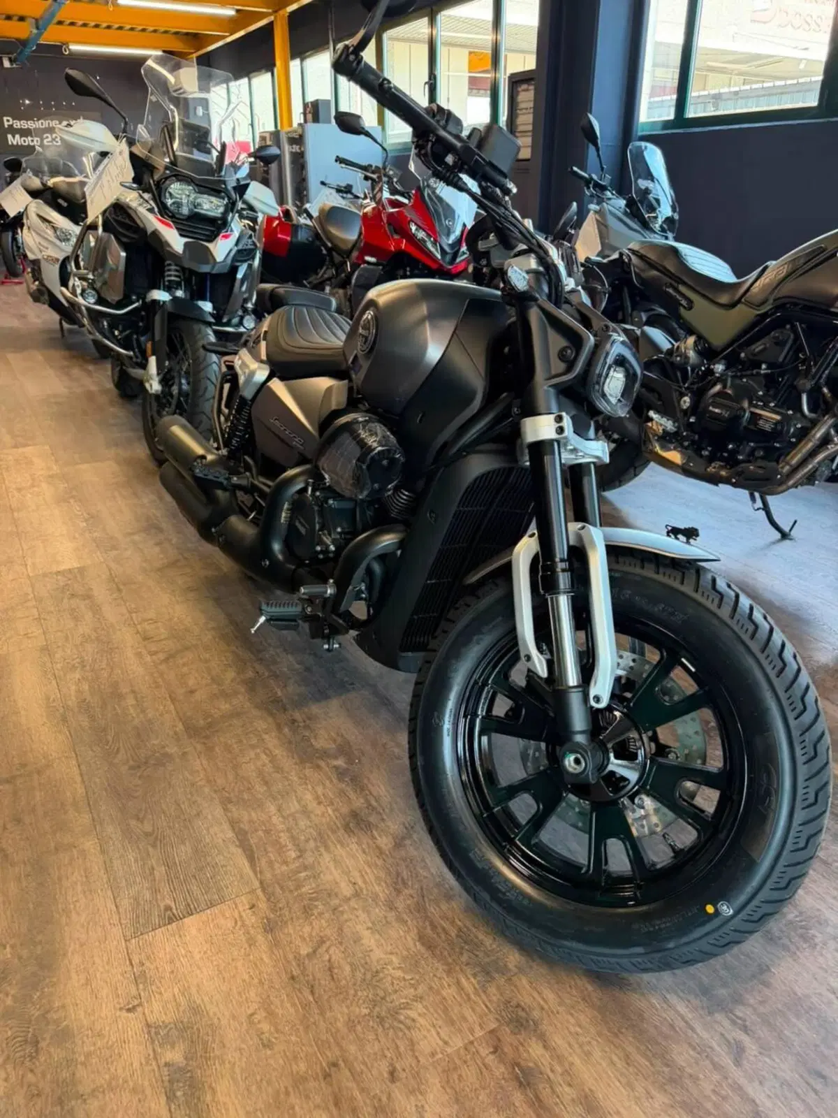 Benelli Leoncino 400 Bobber (2026) (2)