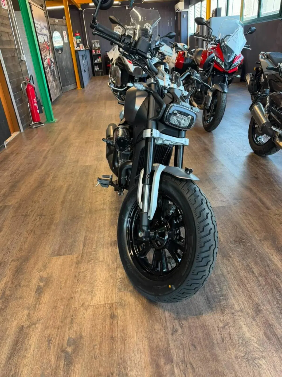 Benelli Leoncino 400 Bobber (2026) (3)