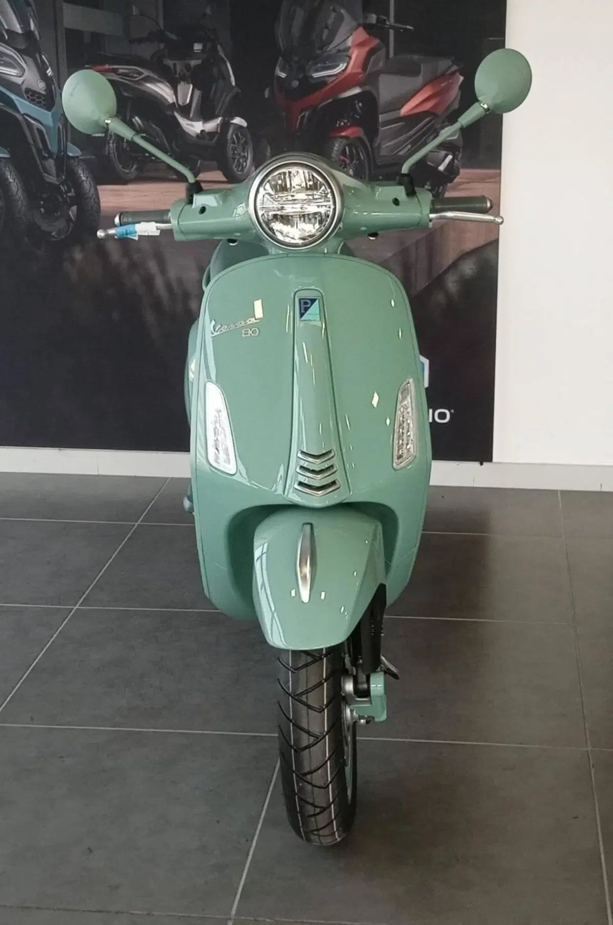 Vespa Primavera 125 80th (2026) (2)