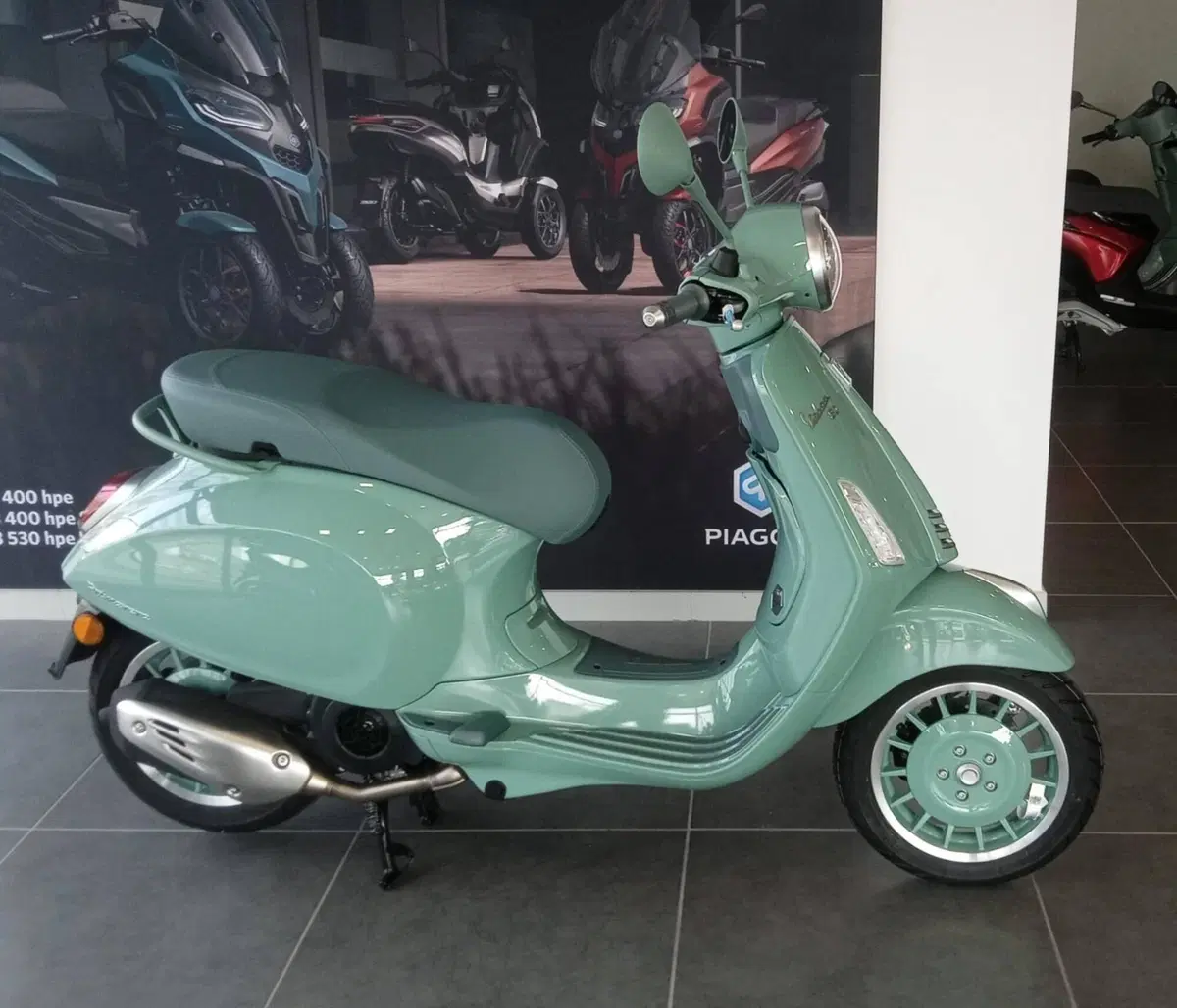 Vespa Primavera 125 80th (2026) (4)