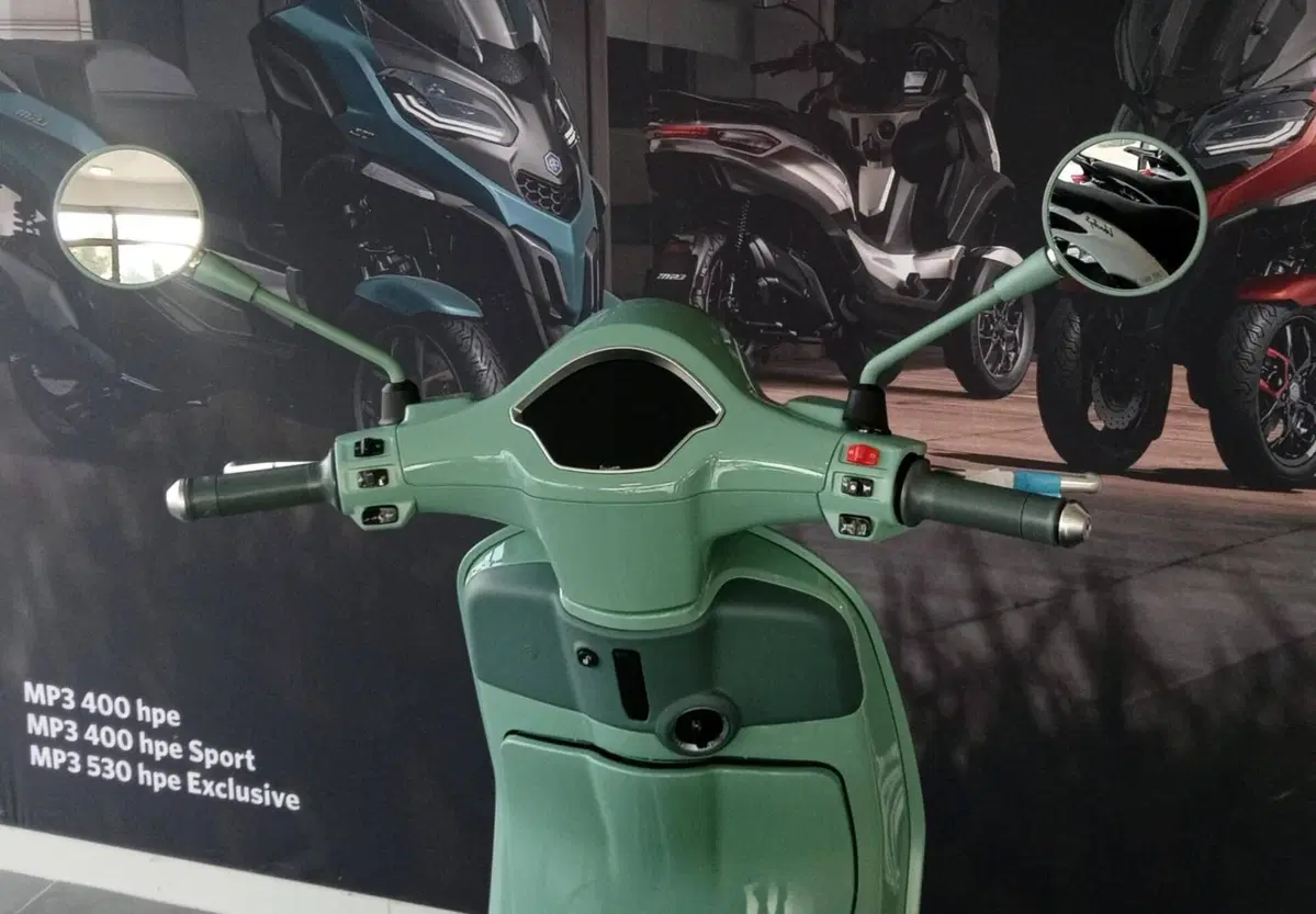 Vespa Primavera 125 80th (2026) (10)