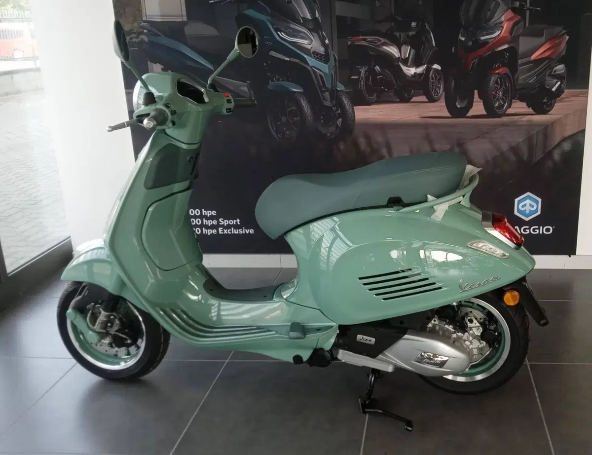 Vespa Primavera 125 80th (2026) (11)