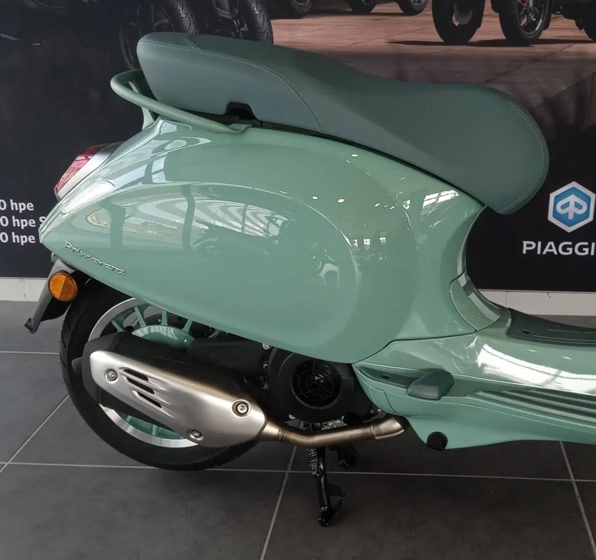 Vespa Primavera 125 80th (2026) (12)