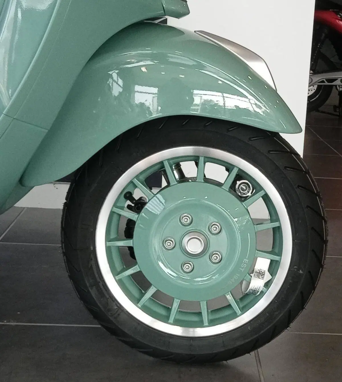 Vespa Primavera 125 80th (2026) (13)