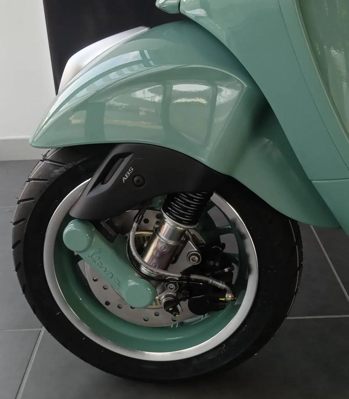 Vespa Primavera 125 80th (2026) (16)