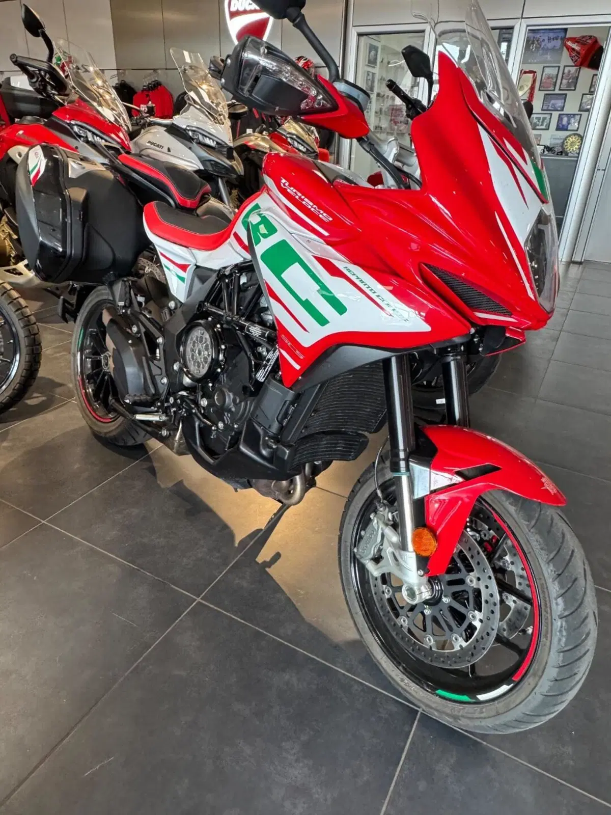 MV Agusta Turismo Veloce 800 RC SCS (2022 - 26) (2)