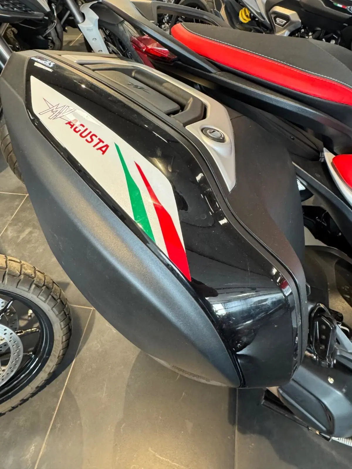MV Agusta Turismo Veloce 800 RC SCS (2022 - 26) (8)
