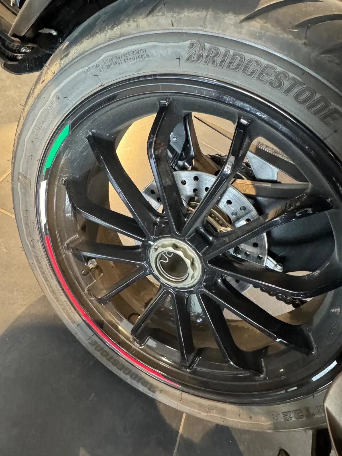 MV Agusta Turismo Veloce 800 RC SCS (2022 - 26) (9)