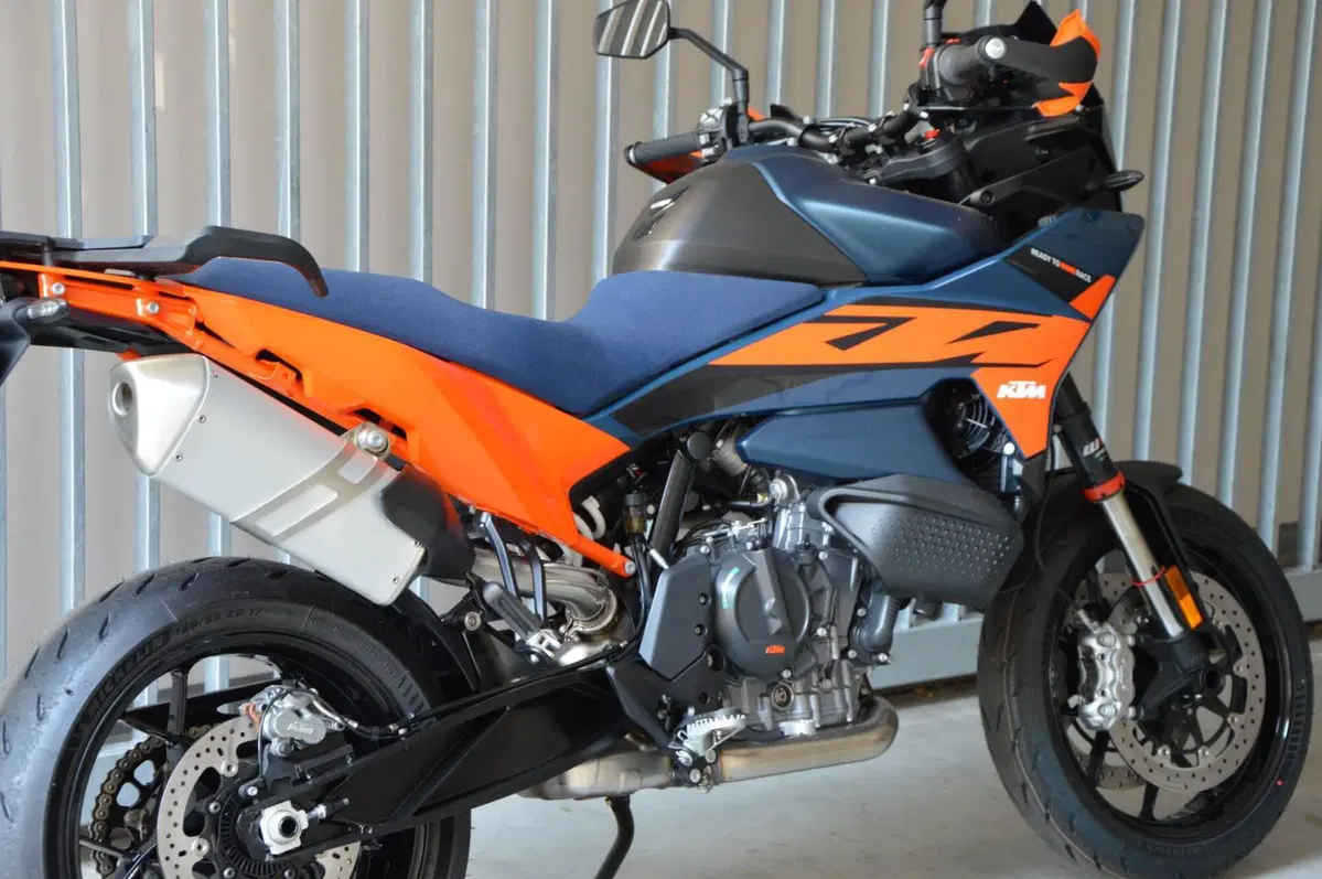 KTM 890 SMT (2026) (4)