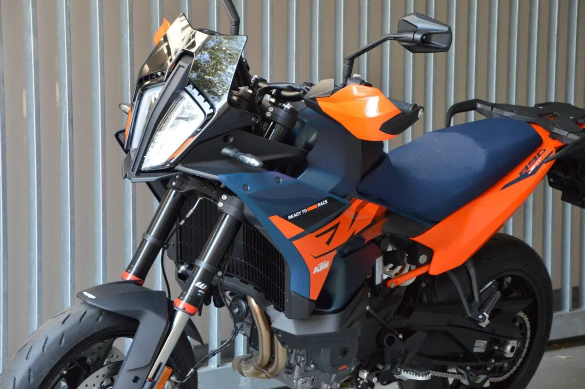 KTM 890 SMT (2026) (8)