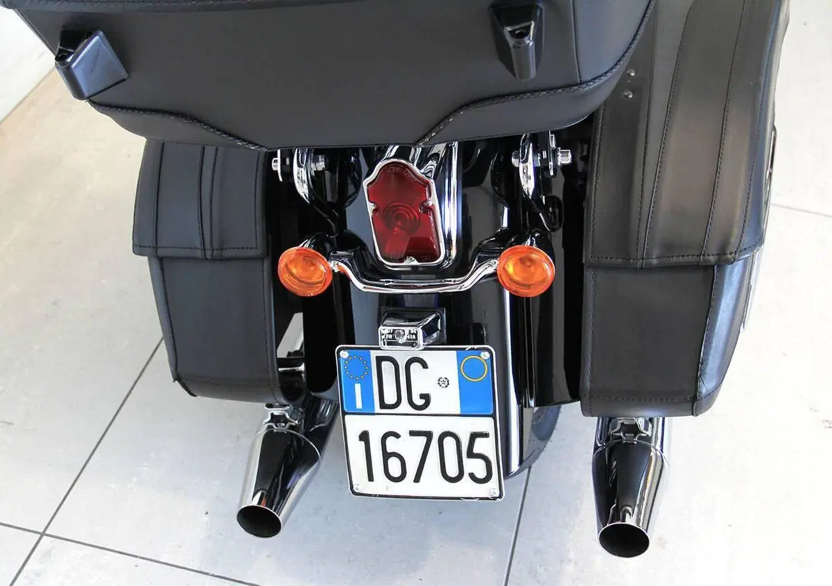 Harley-Davidson Road King CVO (2008) - FLHRSE4 (9)