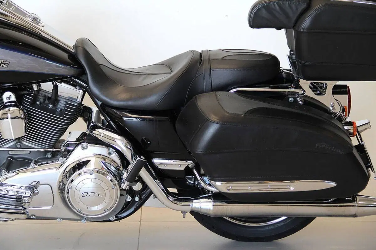 Harley-Davidson Road King CVO (2008) - FLHRSE4 (15)
