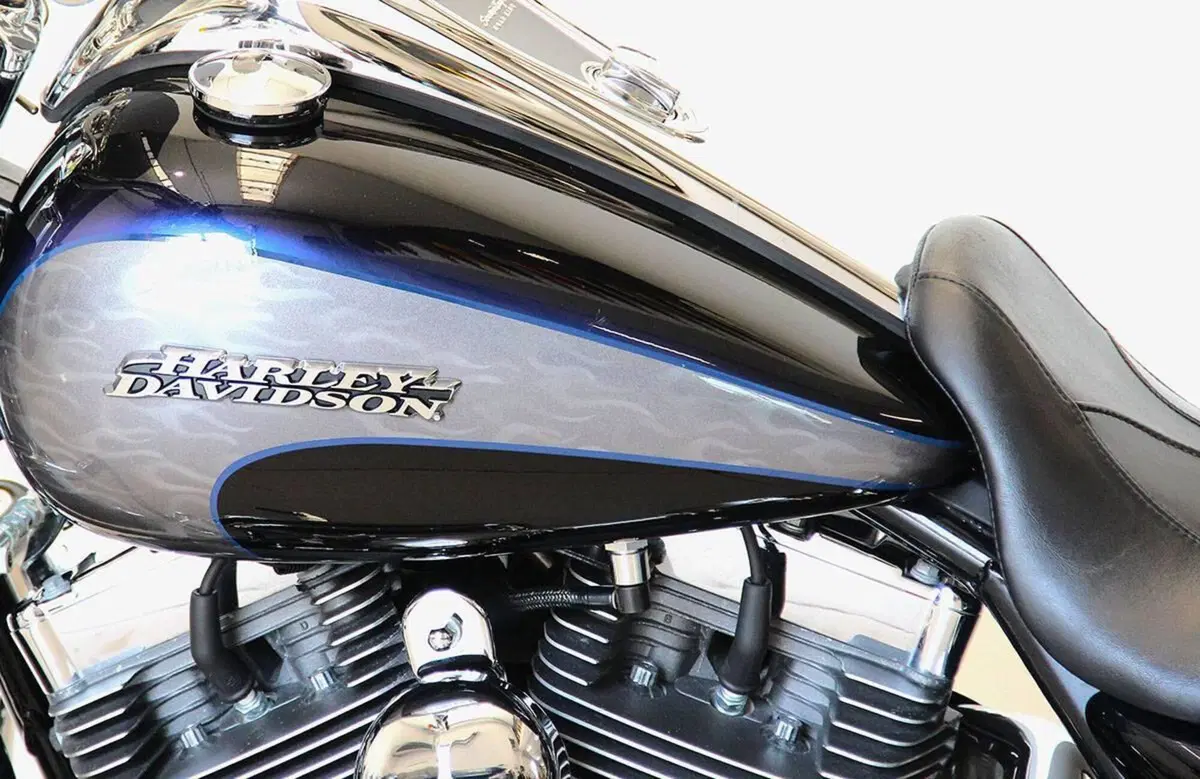 Harley-Davidson Road King CVO (2008) - FLHRSE4 (19)