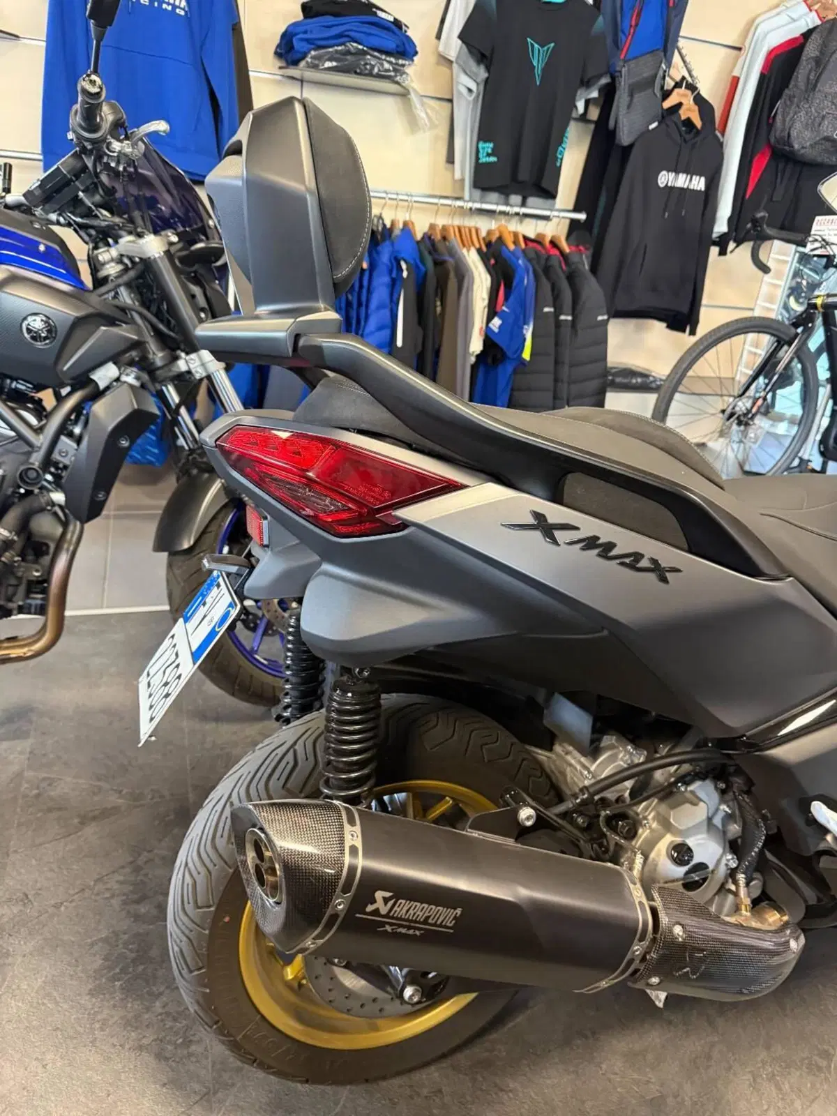 Yamaha X-Max 300 Tech Max (2025 - 26) (3)