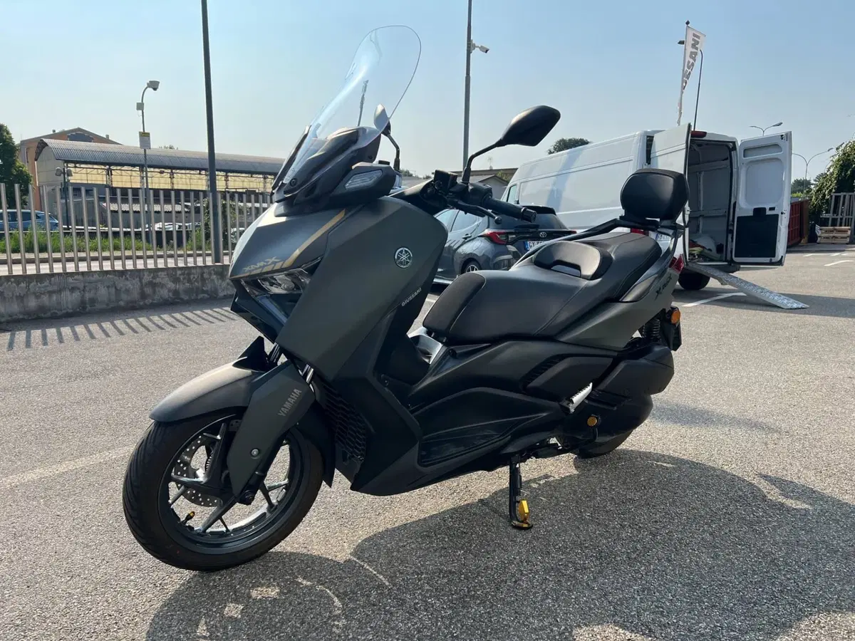Yamaha X-Max 300 (2025 - 26) (4)