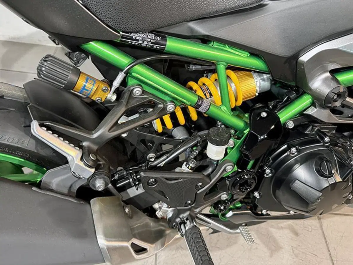 Kawasaki Z 900 SE (2025 - 26) (6)