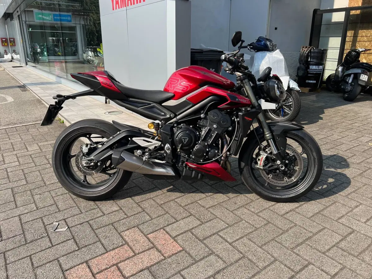 Triumph Street Triple RS (2020 - 22) (2)