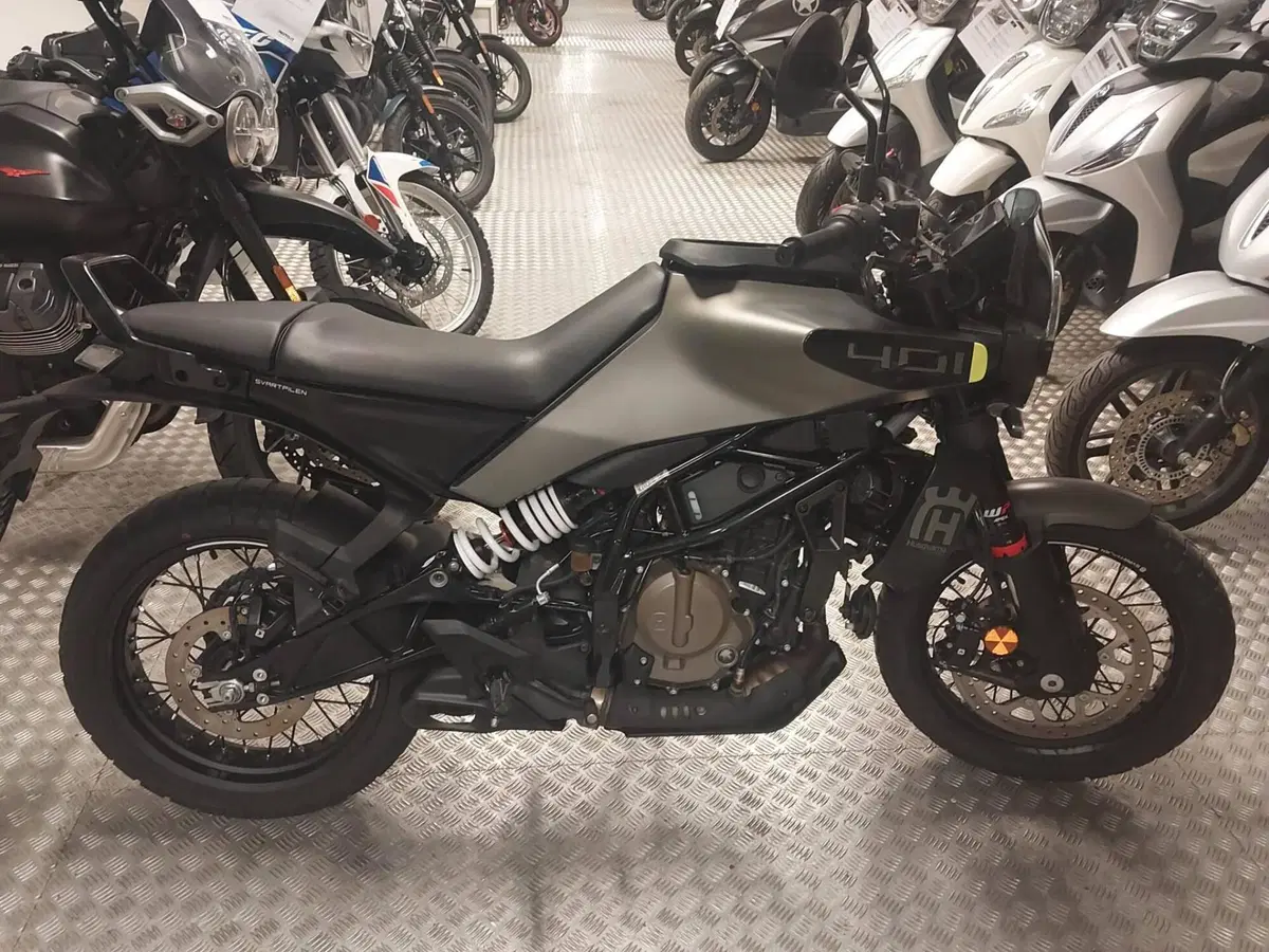 Husqvarna Svartpilen 401 (2024 - 26) (3)