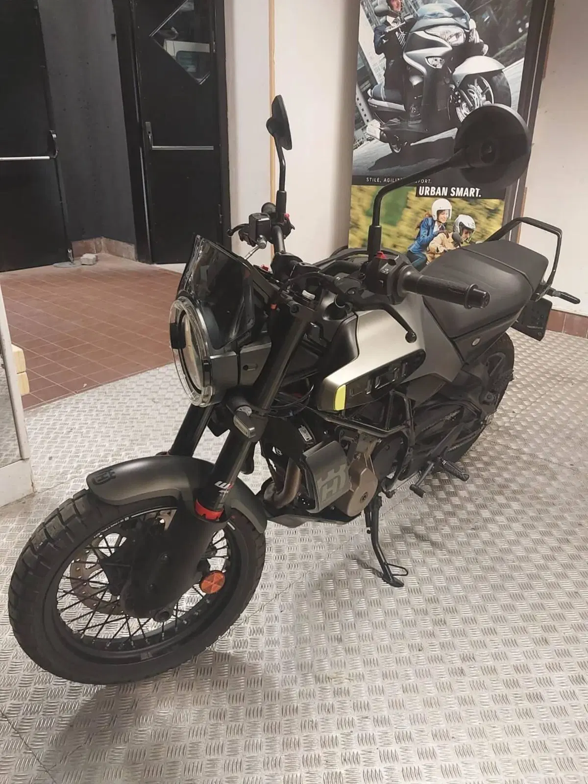 Husqvarna Svartpilen 401 (2024 - 26) (2)