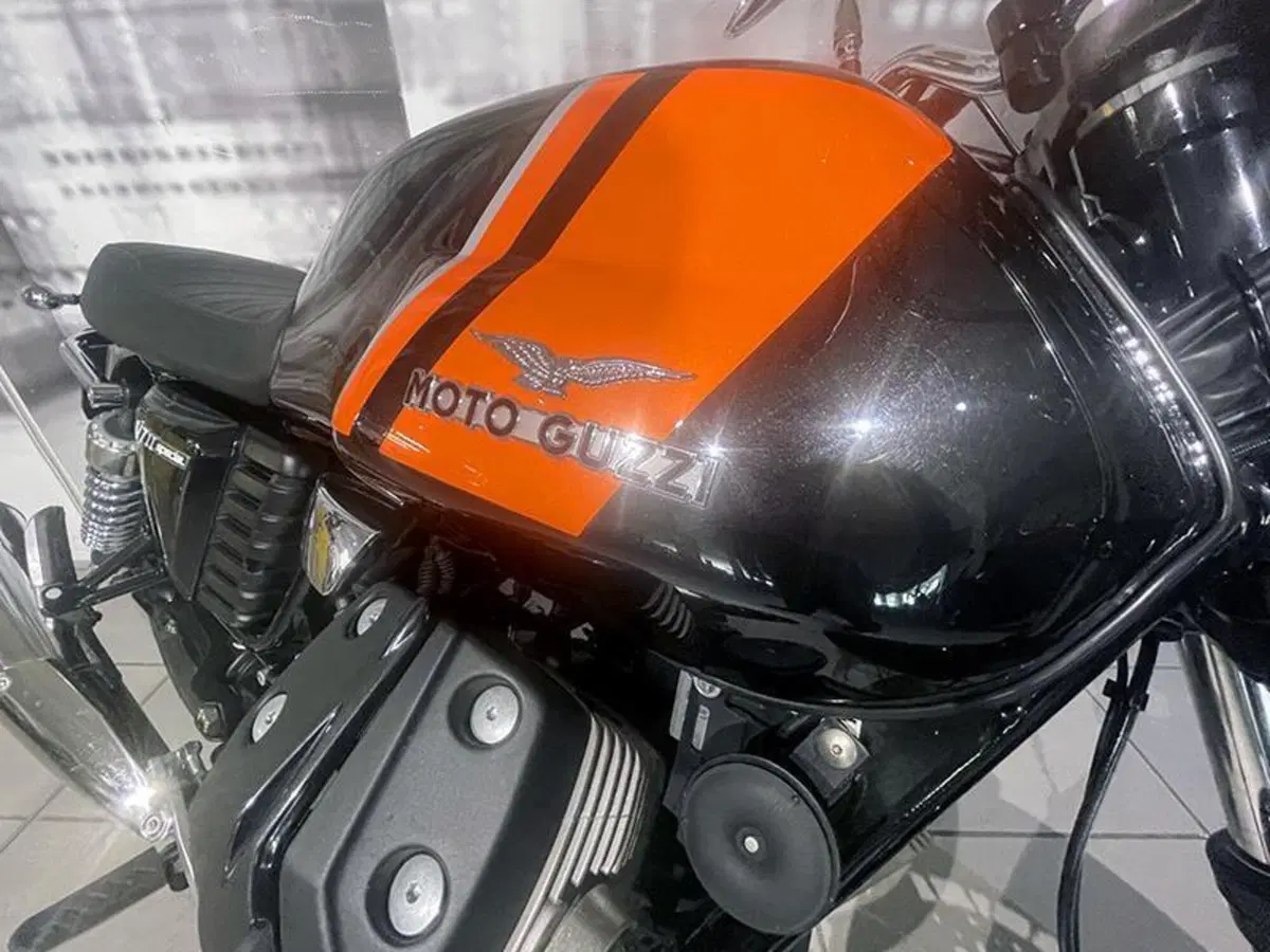 Moto Guzzi V7 II Racer (2015 - 17) (3)