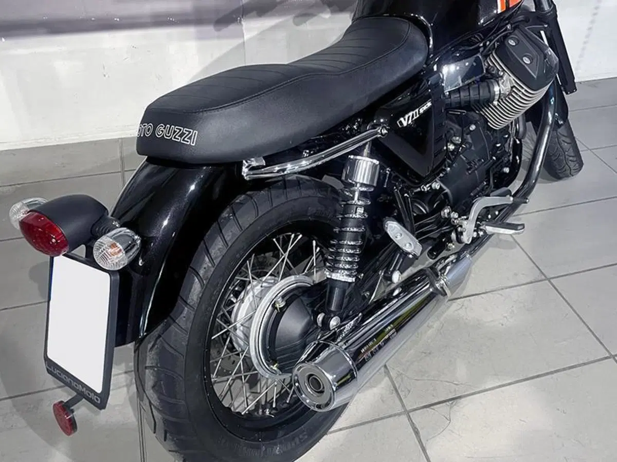 Moto Guzzi V7 II Racer (2015 - 17) (4)