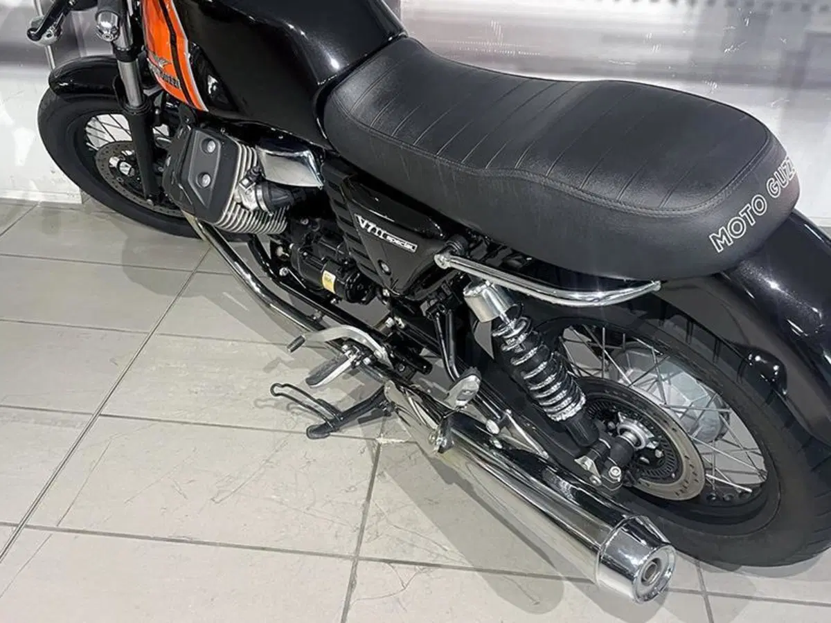 Moto Guzzi V7 II Racer (2015 - 17) (5)