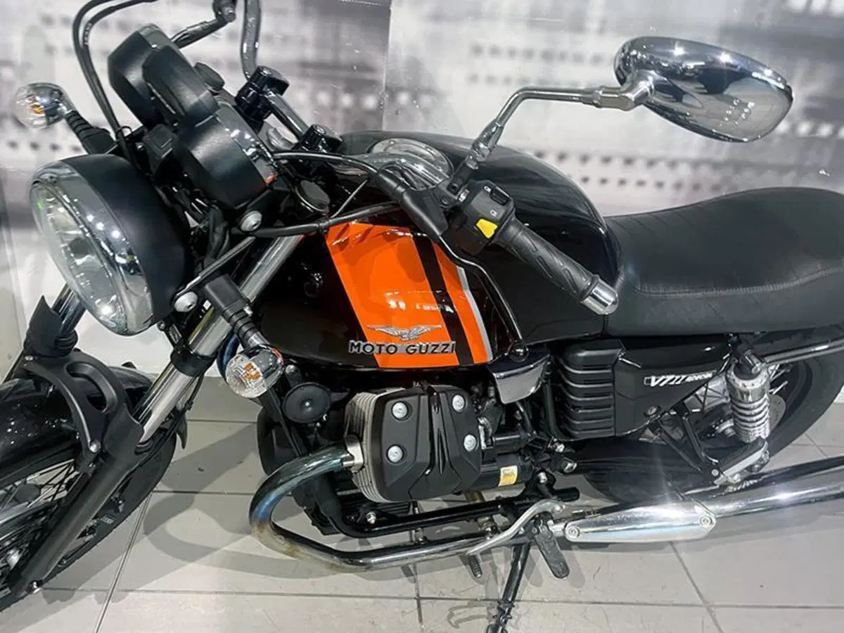 Moto Guzzi V7 II Racer (2015 - 17) (6)