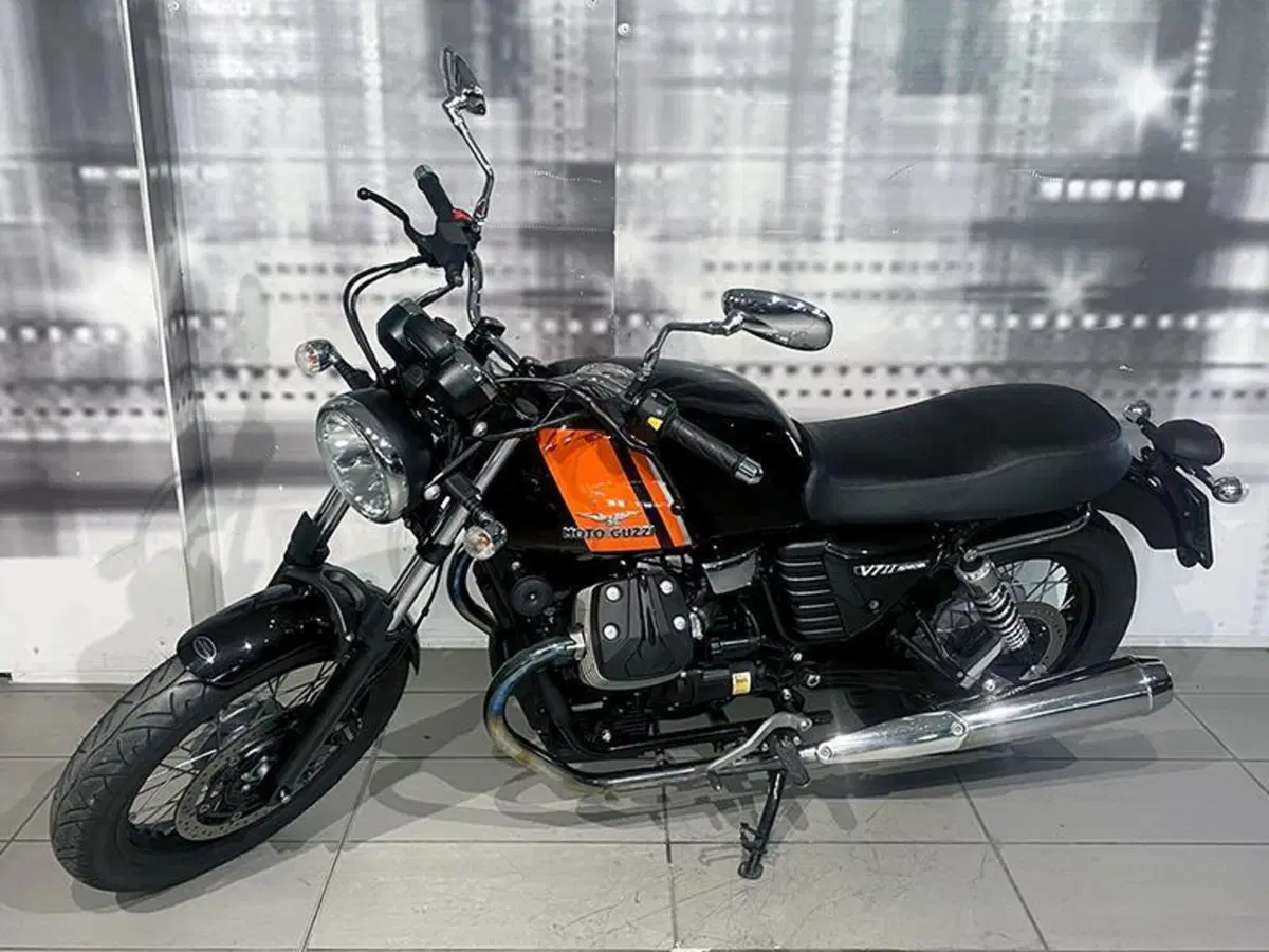 Moto Guzzi V7 II Racer (2015 - 17) (7)