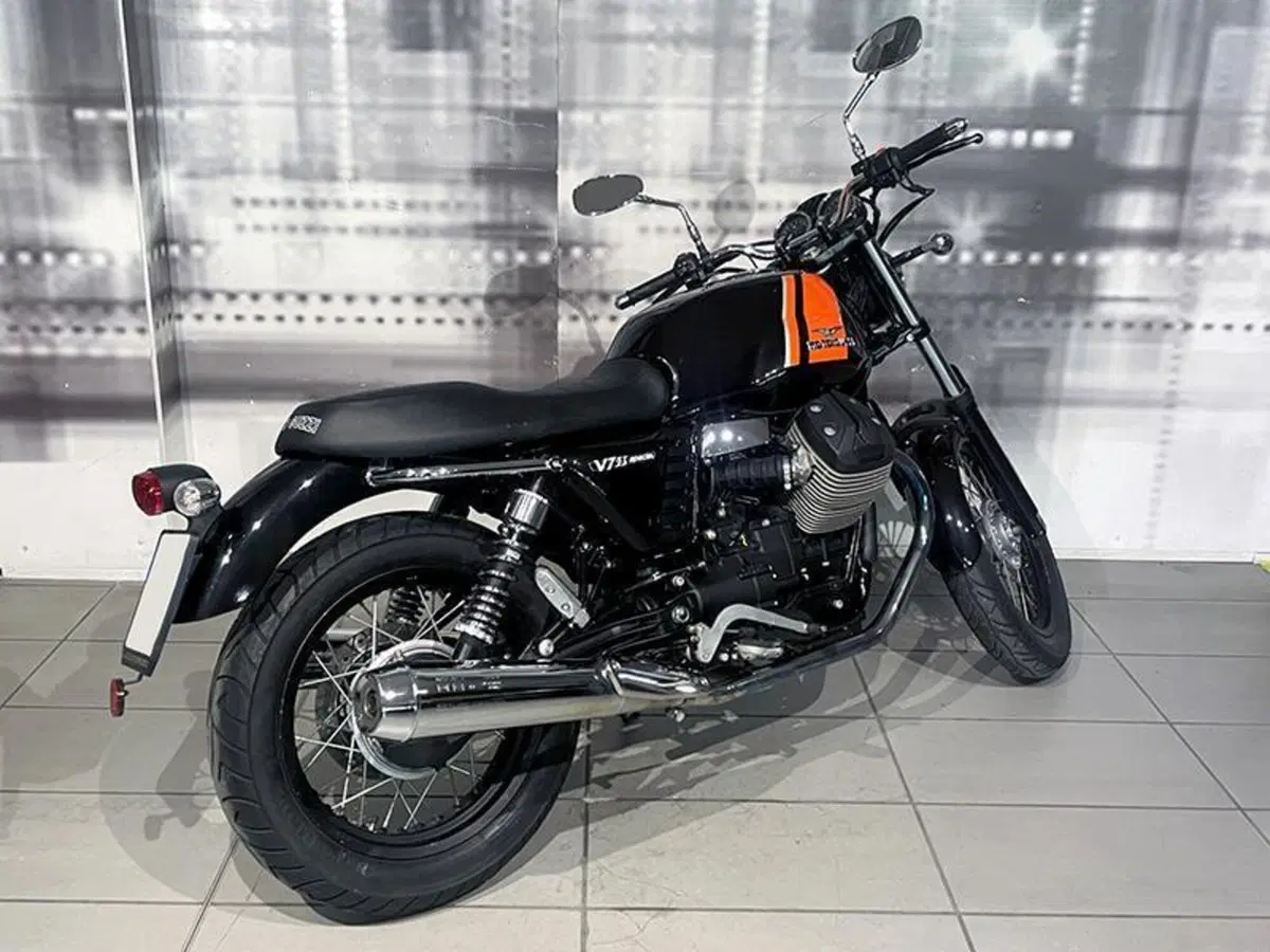 Moto Guzzi V7 II Racer (2015 - 17) (8)