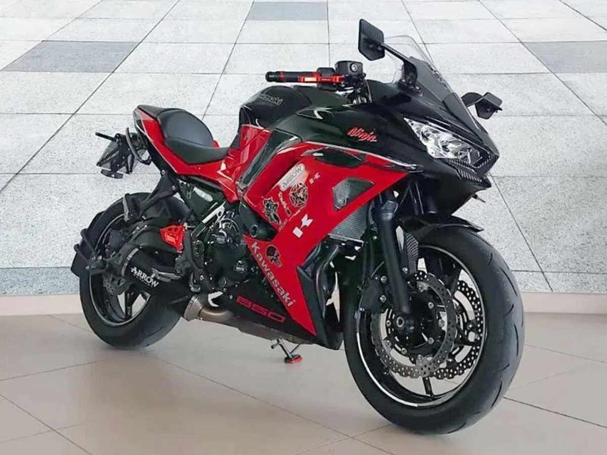 Kawasaki Ninja 650 40th Anniversary Edition (2024)